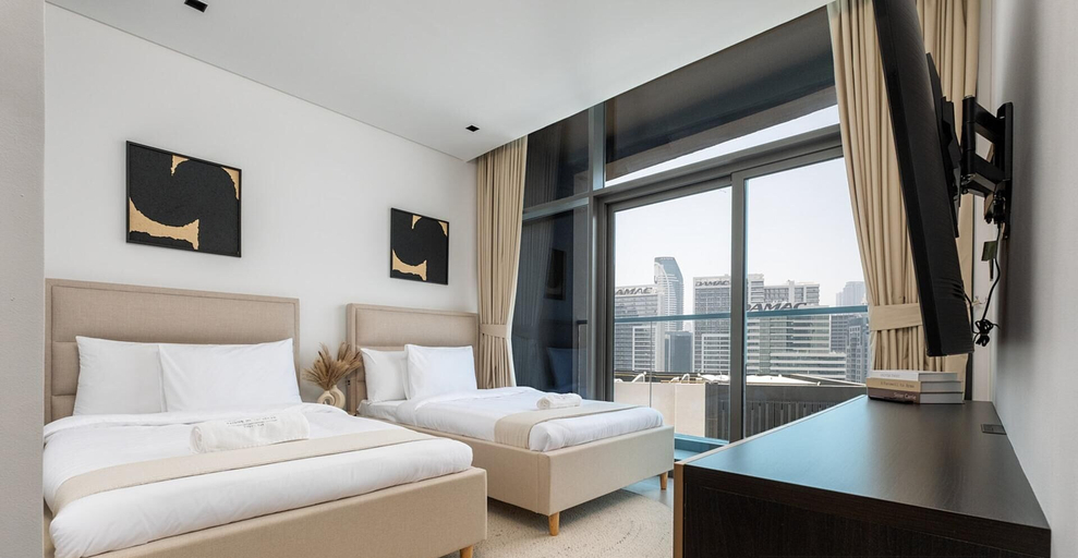 Bedroom 2, Luxurious 2BR w/ Waterfront and Burj Khalifa View, Dubai