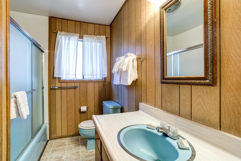 Bathroom 3, 9B Deer Hollow, Mariposa
