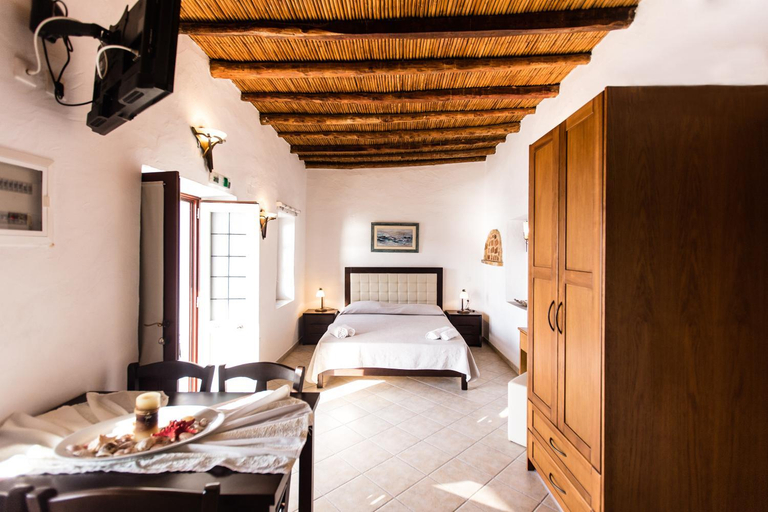 Bedroom 2, Akrotiri, South Aegean