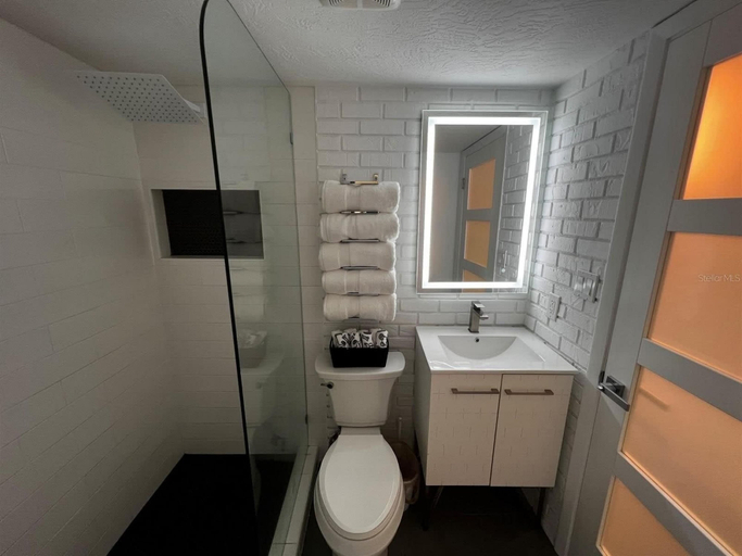 Room 5, Sapphire Shores- Oceanfront at Symphony Beach Club, Volusia
