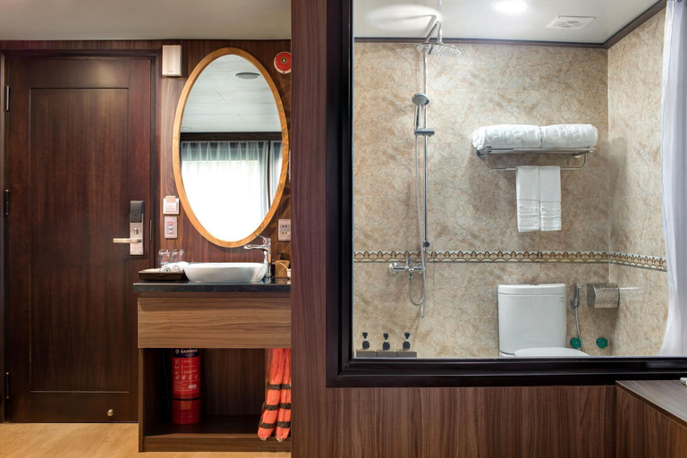 Bathroom 5, Unicharm Cruise Halong, Hạ Long