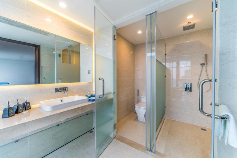 Bathroom 5, Grand Gold Hotel & Spa, Da Nang