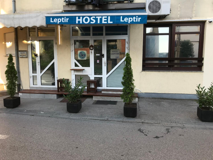 Others 5, Leptir, Zagreb