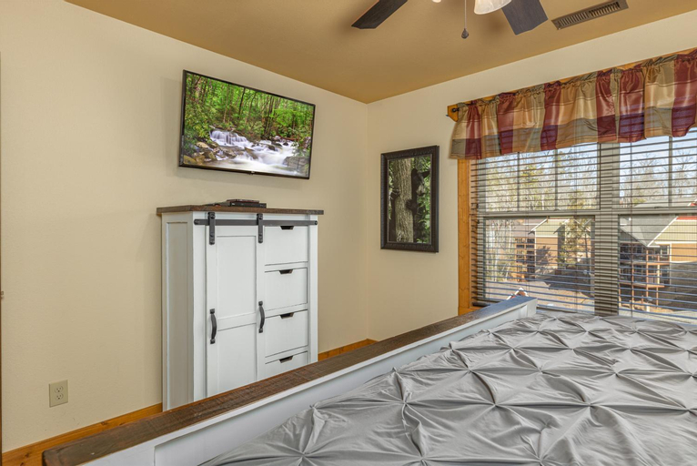 Bedroom 3, Wet and Wild cabin, Sevier