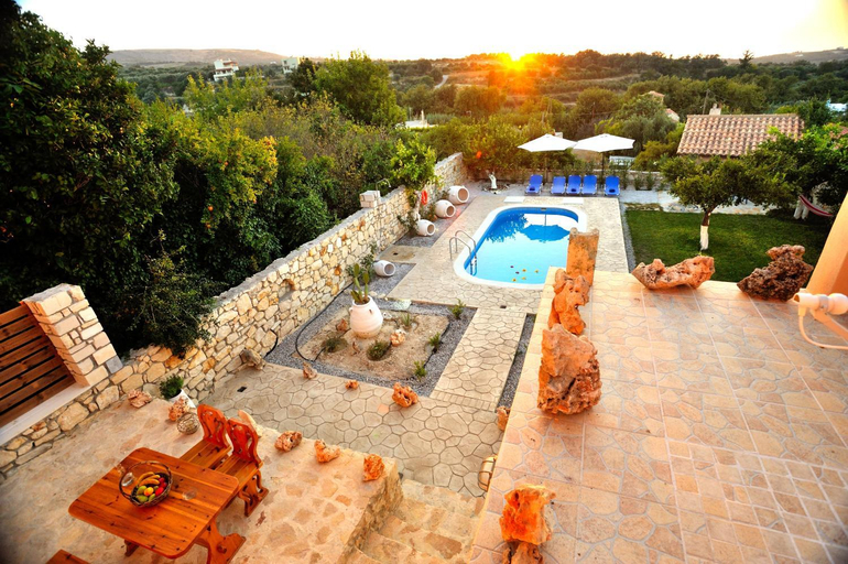 Others 3, Pithari Villa, Crete