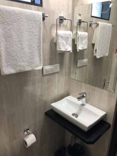Bathroom 5, Hotel Antique - Colaba, Mumbai City