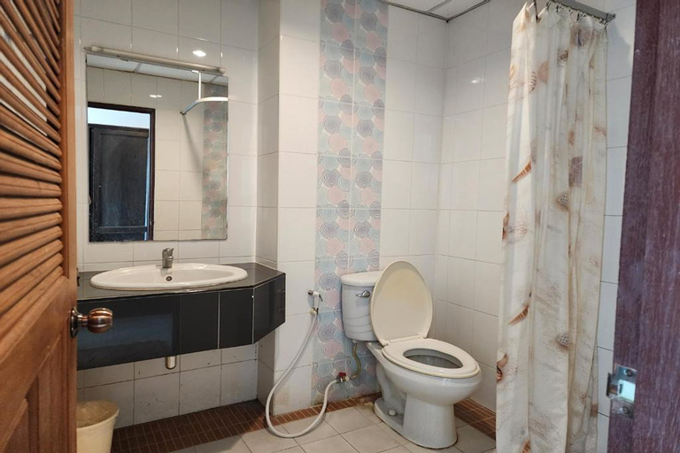 Bathroom 10