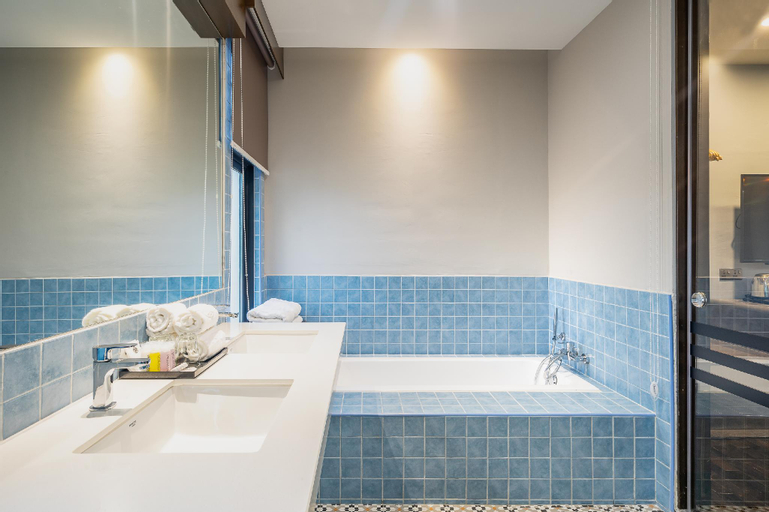 Bathroom 11