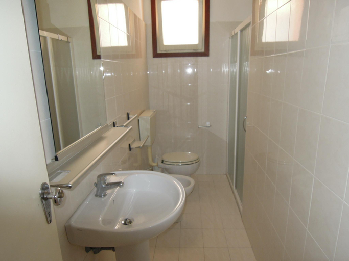 Bathroom, Spacious Apartment for 8 people in Bibione - By Beahost Rentals, Venezia