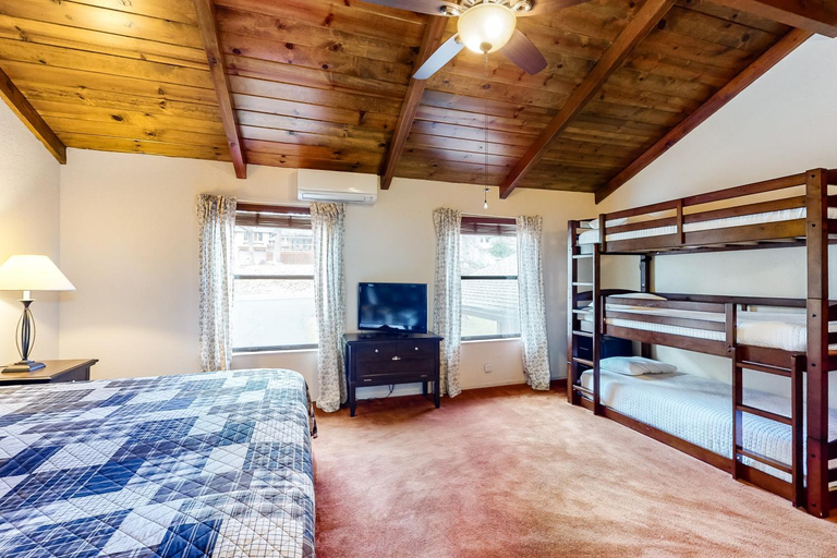 Bedroom 2, Creekside Cabin, Tuolumne