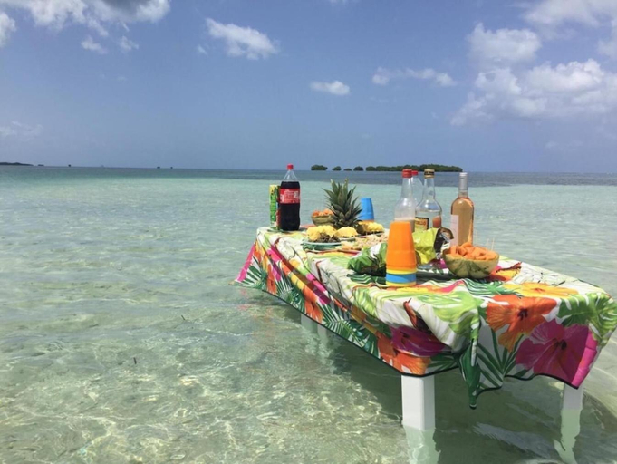 Food & Drinks, Ti Sucrier vue Marina residence avec piscine, Saint-François