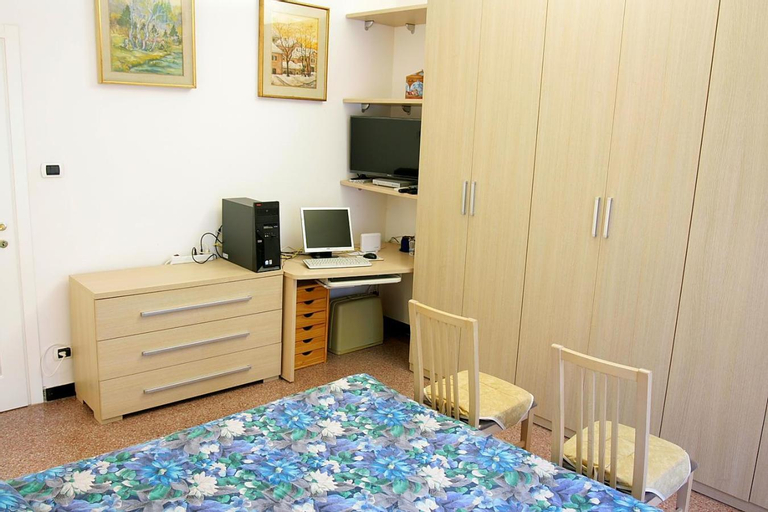 Bedroom 2, Relax e mare, Savona