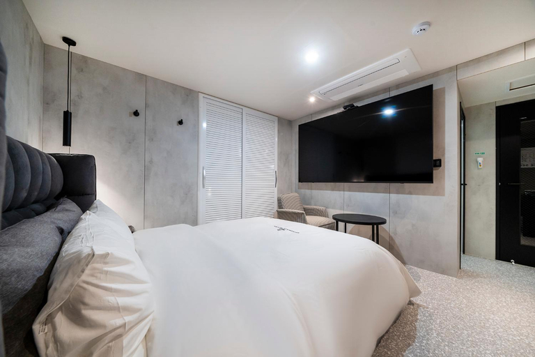 Bedroom 3, Gorilla Hotel, Wonju