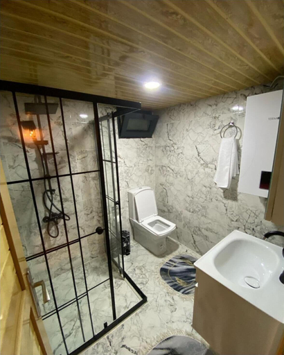 Bathroom 4, OKSİJEN SUİT, Hopa