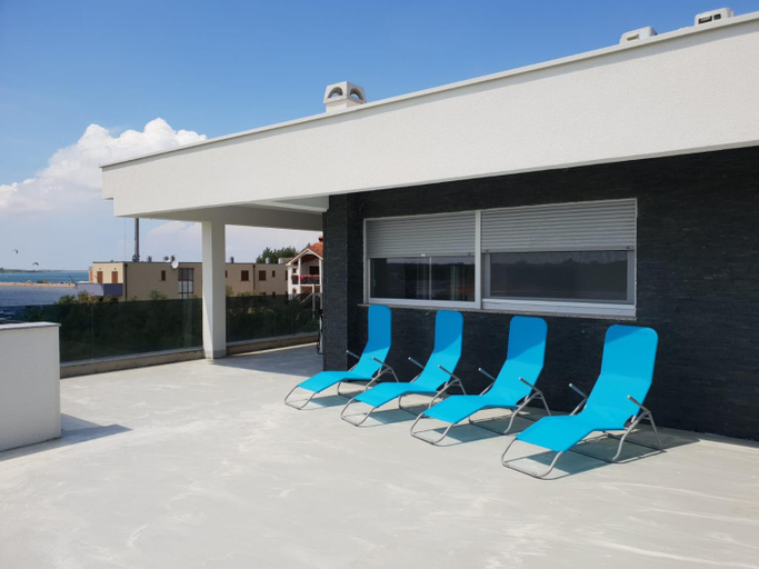 Others 5, Villa Ante Nin, Nin