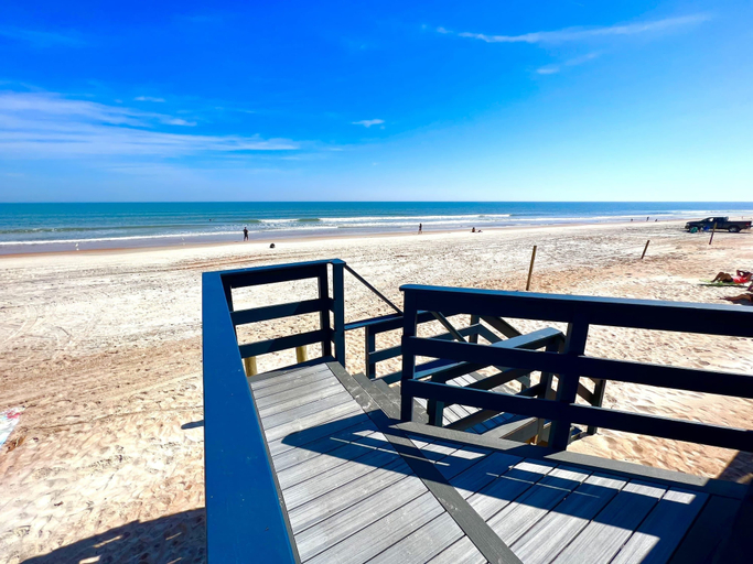 Room 3, Ocean Breeze - Ocean Front at Symphony Beach Club, Volusia