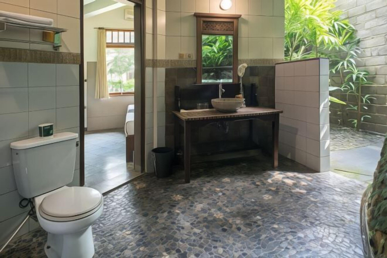 Bathroom 12