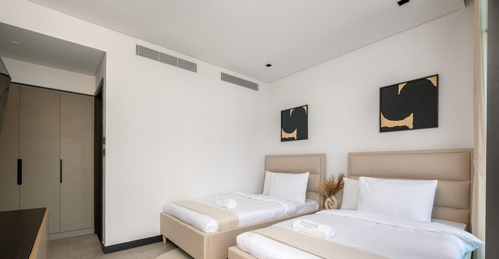 Bedroom 3, Luxurious 2BR w/ Waterfront and Burj Khalifa View, Dubai