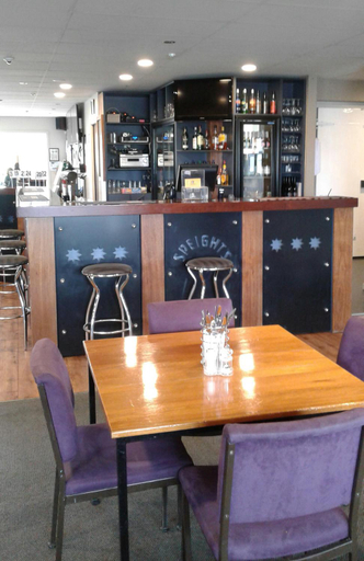 Food & Drinks 4, Catlins Hotel, Clutha