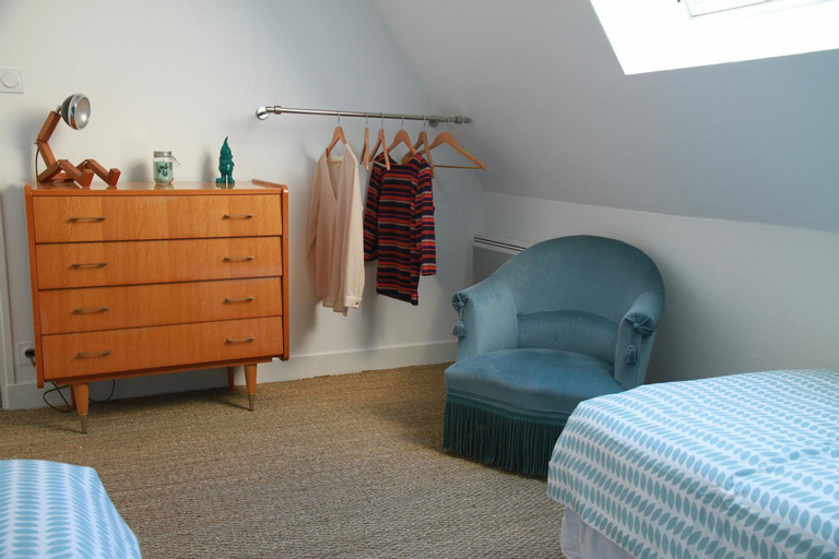Bedroom 2, Happy Loft - Centre historique + parking prive, Loir-et-Cher