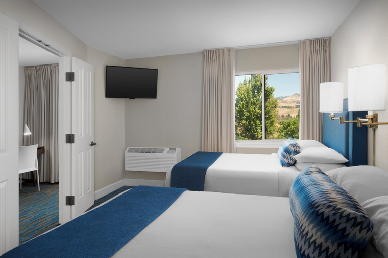 Bedroom 3, Ashland Hills Hotel & Suites, Jackson