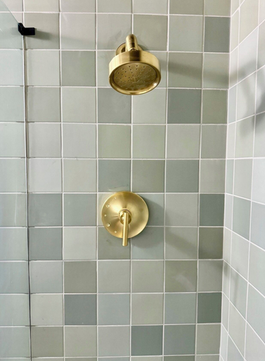 Bathroom 4, Arka Motel, Benton