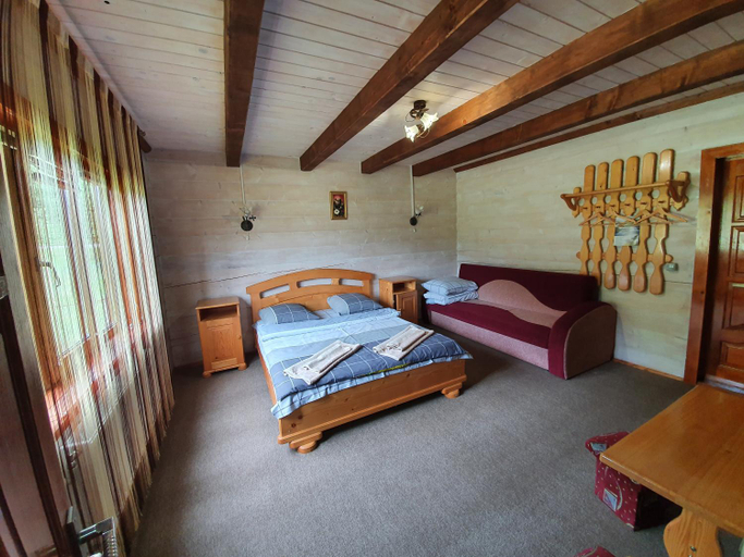 Bedroom 4, Lucy, Nadvirnians'kyi