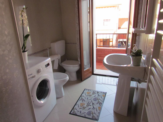 Shower 3, Siviero Apartments, Rovigo