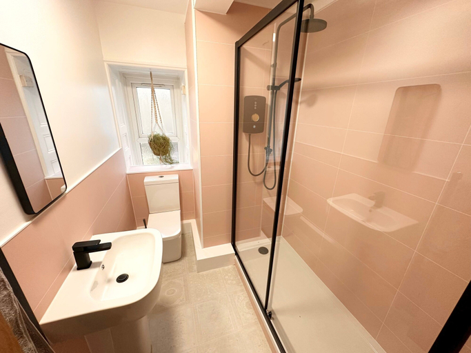 Bathroom, Flt 3 Bank House Settle Yorkshire Dales, North Yorkshire