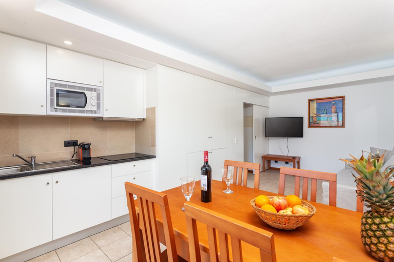 Others 3, Host Wise - Bright Cozy Flats w Terrace & Pool, Loulé