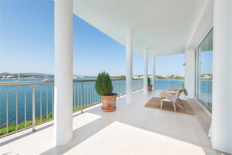 Others 4, Villa Can Marilla, Baleares