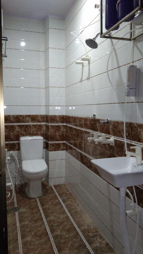 Bathroom 2, Shree Madhvam Dormitory, Varanasi