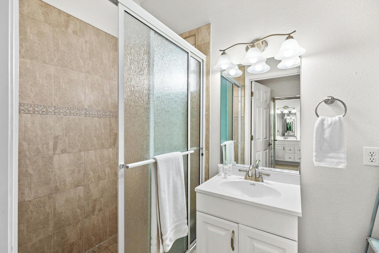 Bathroom, Courtyard Condo, Sleeps 8 w Pool, Next to Beach, Cameron