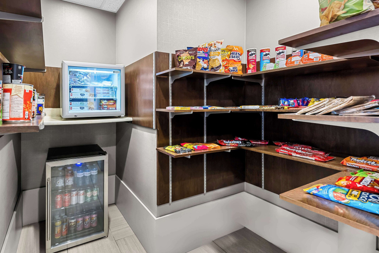Food & Drinks 5, Best Western Plus Airdrie Gateway, Division No. 6