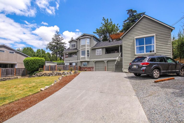Mercer Island- Mt Saint Helens Room, King