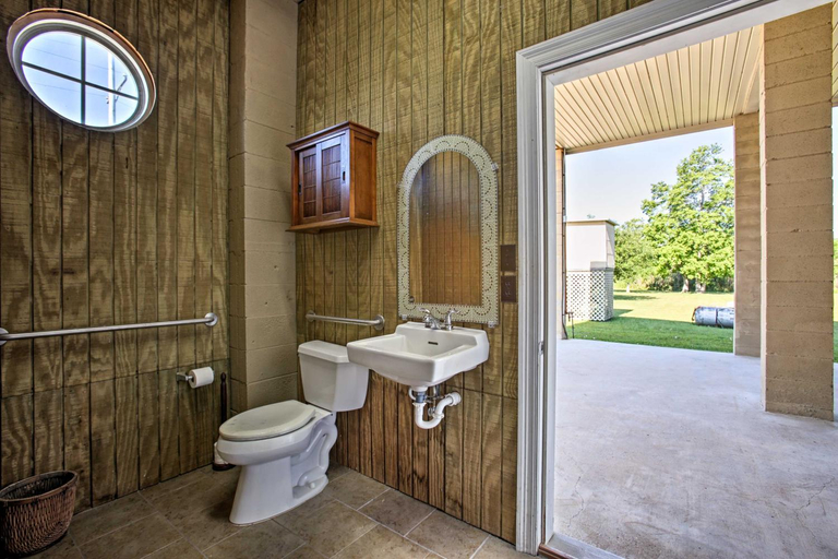 Bathroom 3, Private Dock with Lift Waterfront New Orleans Home!, Orleans