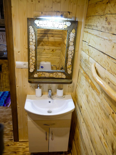 Bathroom 3, "Фаина хата", Mizhhirs'kyi