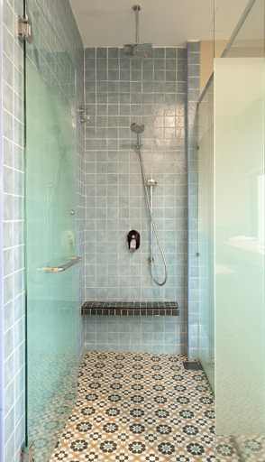 Bathroom 10