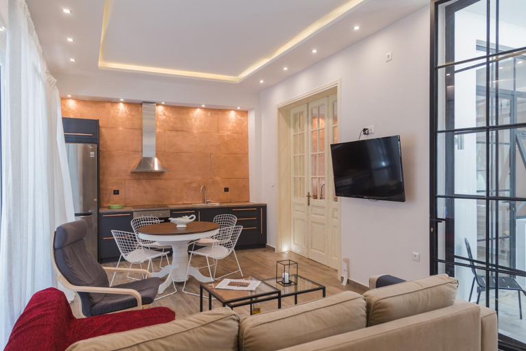 4, AllStar Boutique House in DownTown, direct connection with airport, Attica