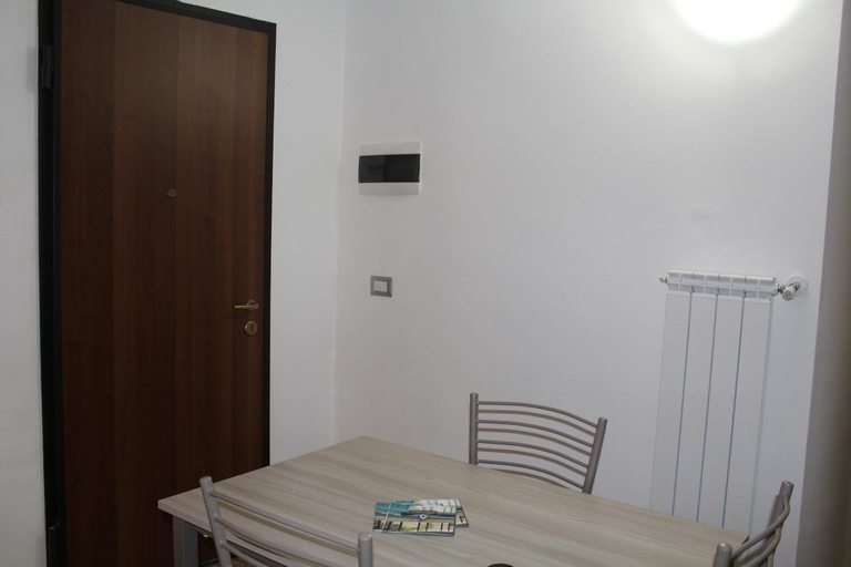 Bedroom 1, Tramonto, Genova