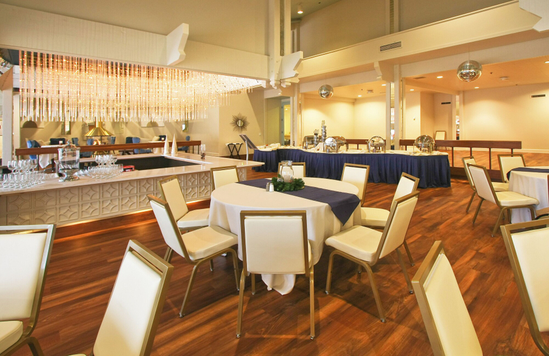 Food & Drinks 5, Ashland Hills Hotel & Suites, Jackson