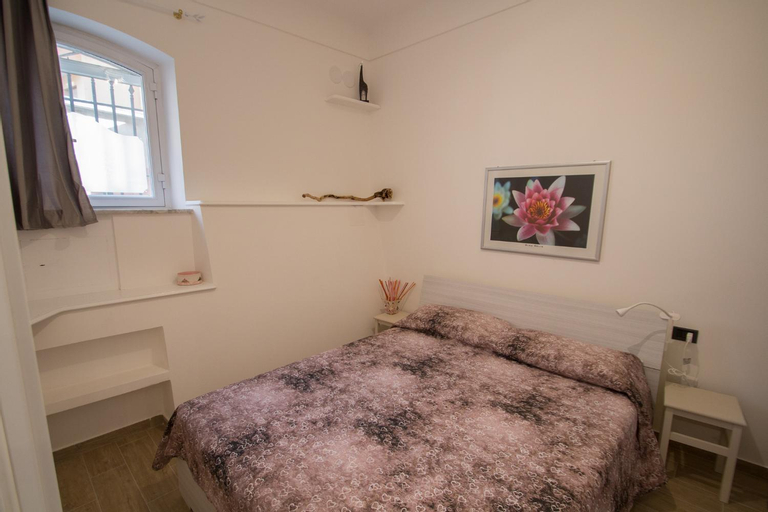 Bedroom 1, Bilocale a 90 metri dal mare, Savona