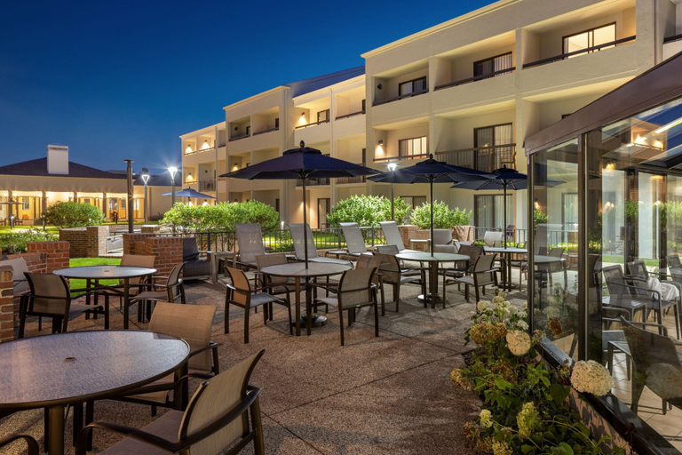 Food & Drinks 5, Courtyard Chicago Waukegan/Gurnee, Lake