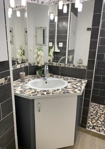 Bathroom, Ti Sucrier vue Marina residence avec piscine, Saint-François