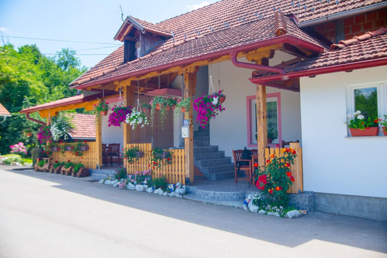 Others 3, Guesthouse Ella, Slunj