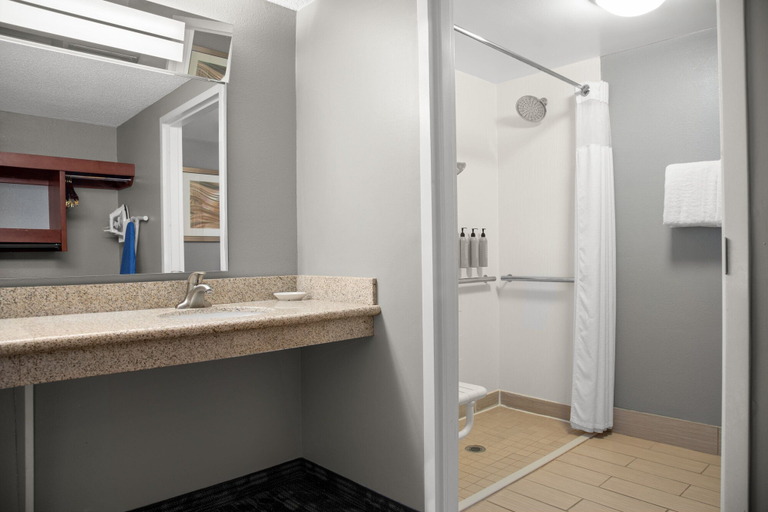 Bathroom 5, Courtyard by Marriott Lafayette Airport, Lafayette