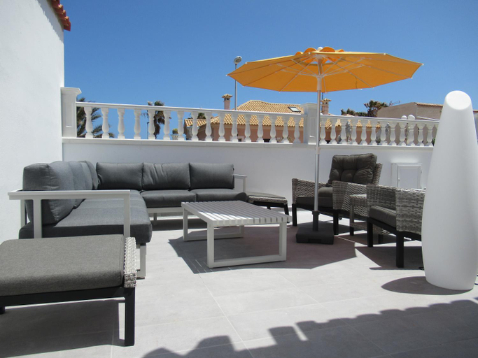 Others 5, LAS ROSAS by RENTMEDANO Stunning luxury Chocolate Box villa with private heated pool & wifi, Santa Cruz de Tenerife