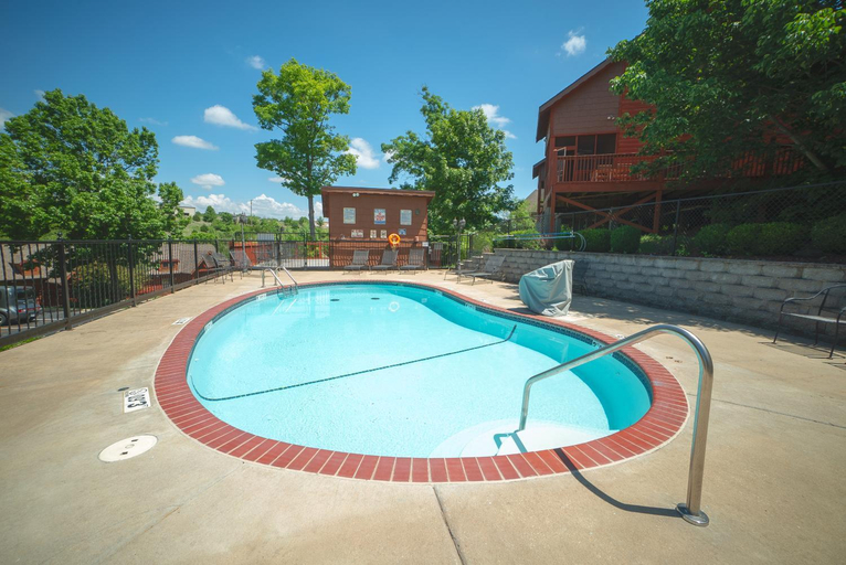 Sport & Beauty 5, Cabins at Grand Mountain by Thousand Hills Resort, Taney