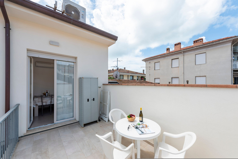 Others 4, Suite 3 Ondina Viareggio 200m From sea, Lucca