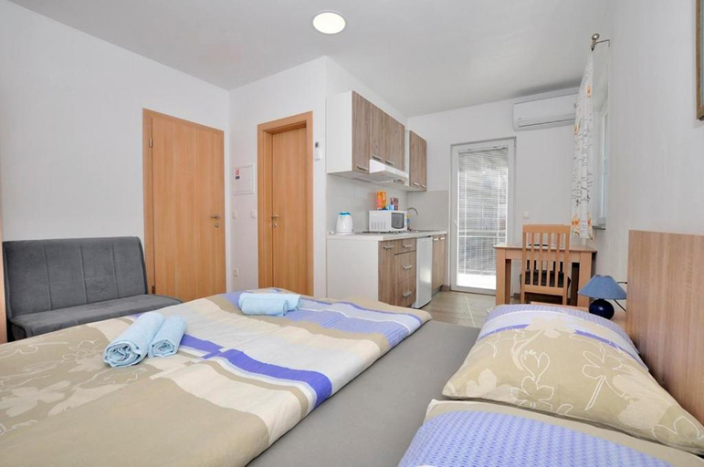 Others 5, Apartments Valentino, Gradac